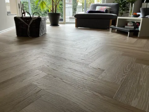 1.752 m² Premium Vinylboden Fischgrät Design 2074H PRENZLAU EICHE Boden mit Trittschalldämmung 592 x 148 x 5,5 mm