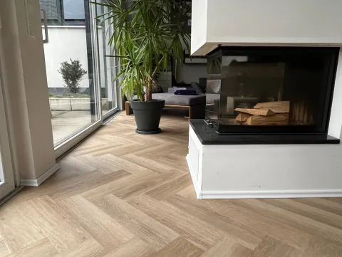 1.752 m² Premium Vinylboden Fischgrät Design 2074H PRENZLAU EICHE Boden mit Trittschalldämmung 592 x 148 x 5,5 mm