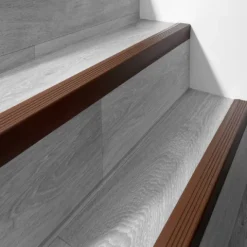 Treppenkantenprofil Selbstklebend 50x42 mm - Treppenprofil PVC für Treppenstufen, Treppenkantenschutz mit Rillen - 70 cm, Braun